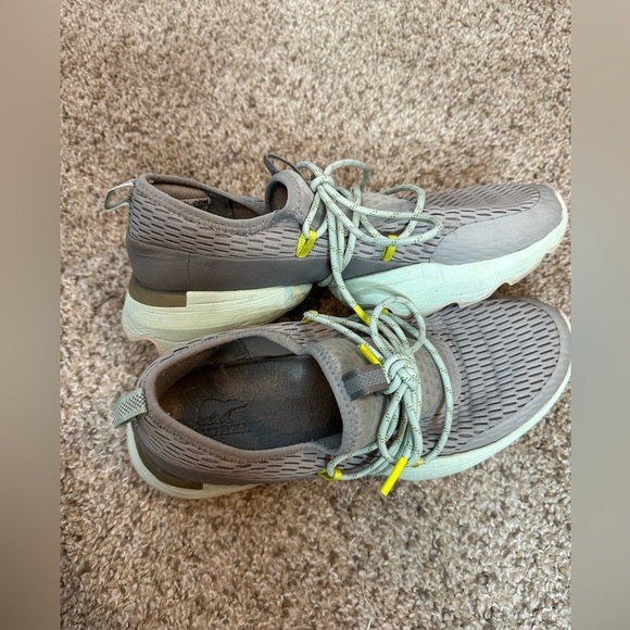 Sorel Gray and Mint Athletic Sneakers size 8 women’s - Picture 3 of 9